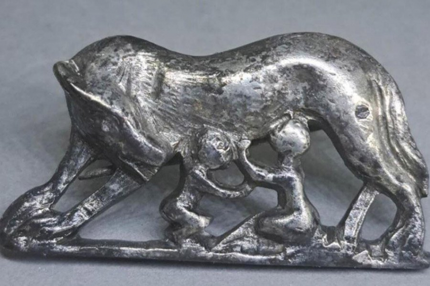 Редкая серебряная брошь «Ромул и Рем» найдена в Испании