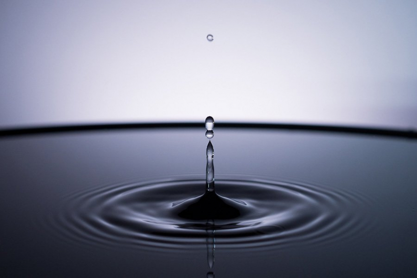 Новая теоретическая разработка проясняет электронную структуру воды