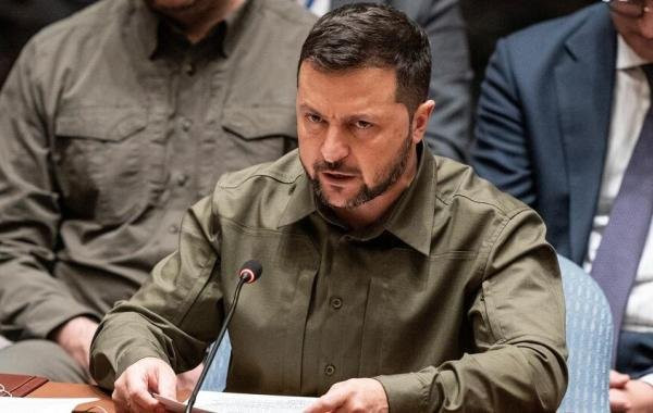 Зеленский раскритиковал Папу Римского за призыв к переговорам с Россией