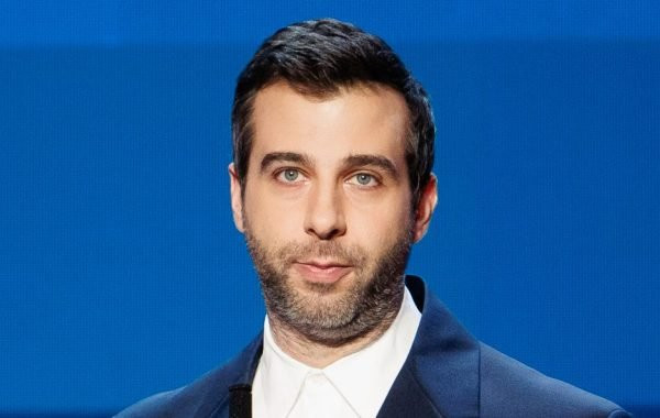 Телеведущий Иван Ургант заявил, что никуда не уезжал из России