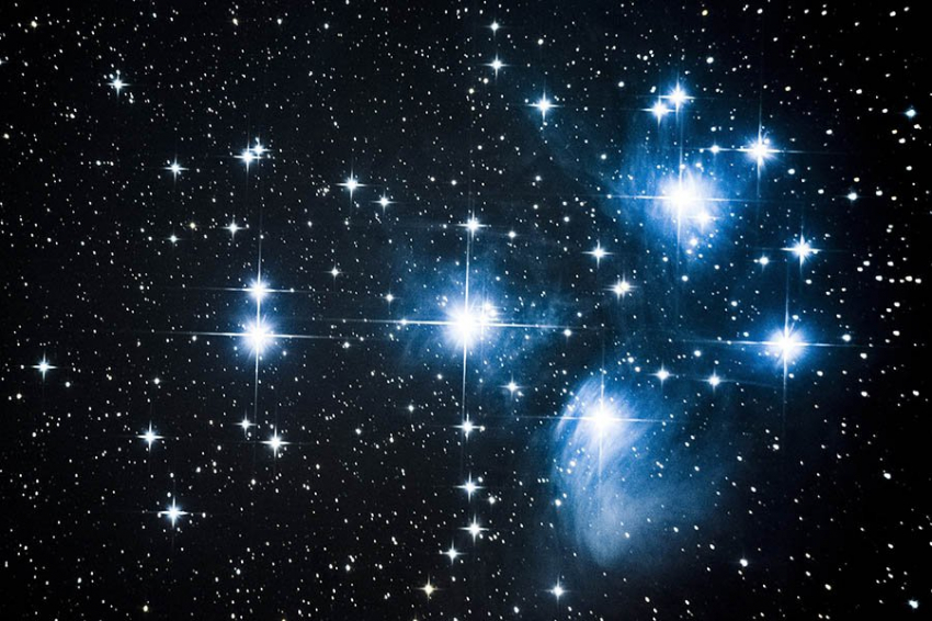 Ученые разгадали загадку богатой азотом галактики, удаленной на 440 млн световых лет 