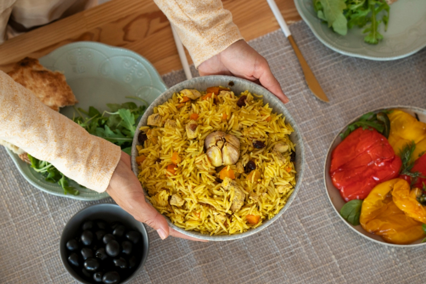 Рис «по-деревенски» съедают даже без мяса: Добавим эти продукты при варке — простой экономичный рецепт