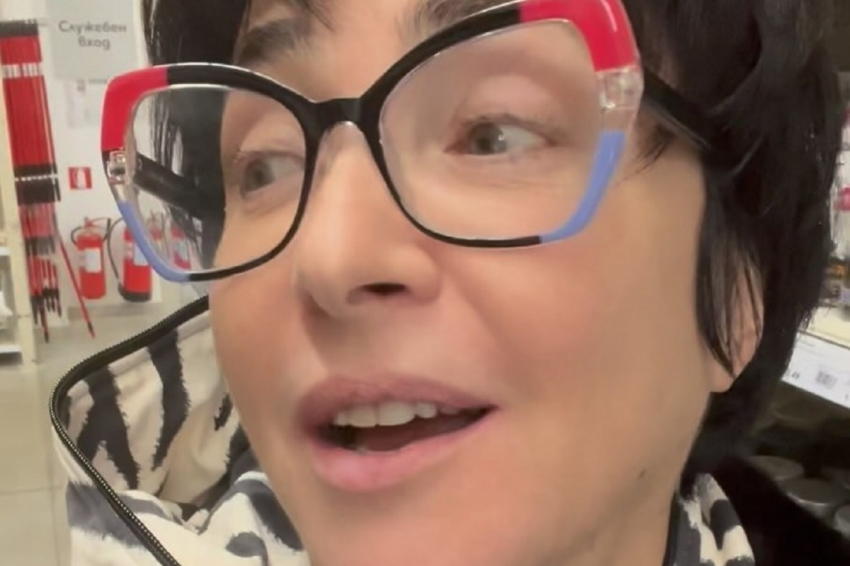 Певица Лолита Милявская вернулась в РФ из Болгарии и решила привести себя в порядок