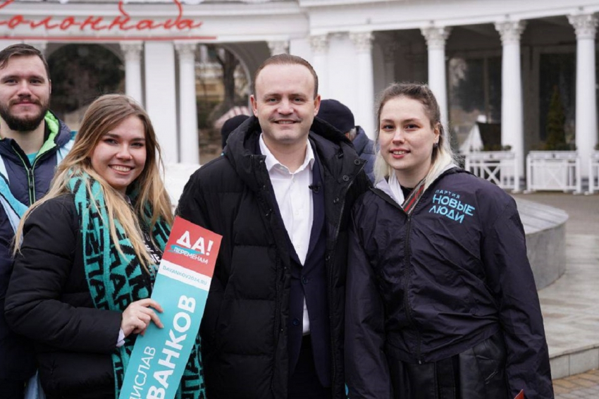 За кого проголосуют избиратели Бориса Надеждина? Кандидат в президенты РФ Даванков выступил за окончание СВО — растет ли его рейтинг