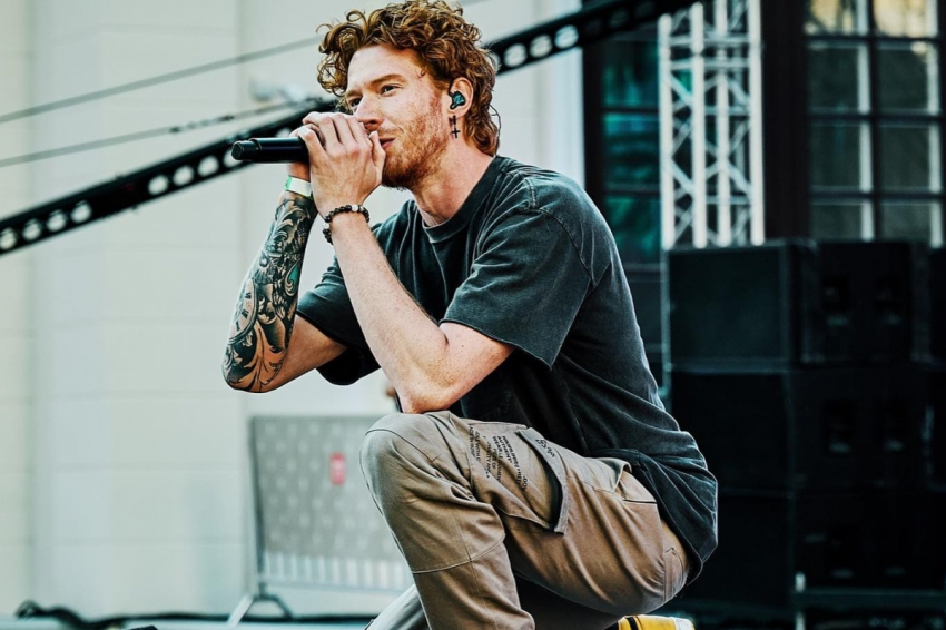 Никита Пресняков показал отношение к скандалу в семье — нет дела до матери и бабушки