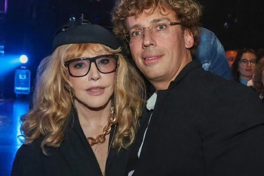 Пугачева приехала на кладбище навестить родные могилы: ее вели под руки — фото и как это было