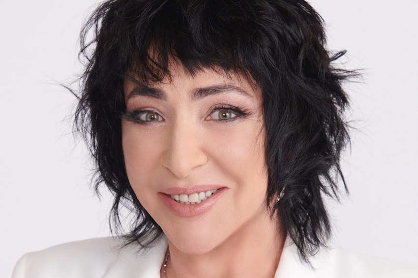 Певица Лолита пока не собирается возвращаться на сцену после сорванного тура