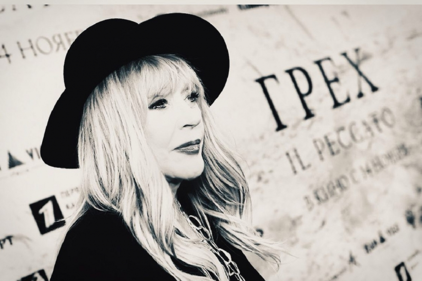 Алла Пугачева попрощалась с умершим артистом Ширвиндтом смайликами