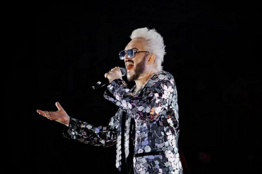 Набивший свое лицо на спине Киркоров сделал неожиданное заявление