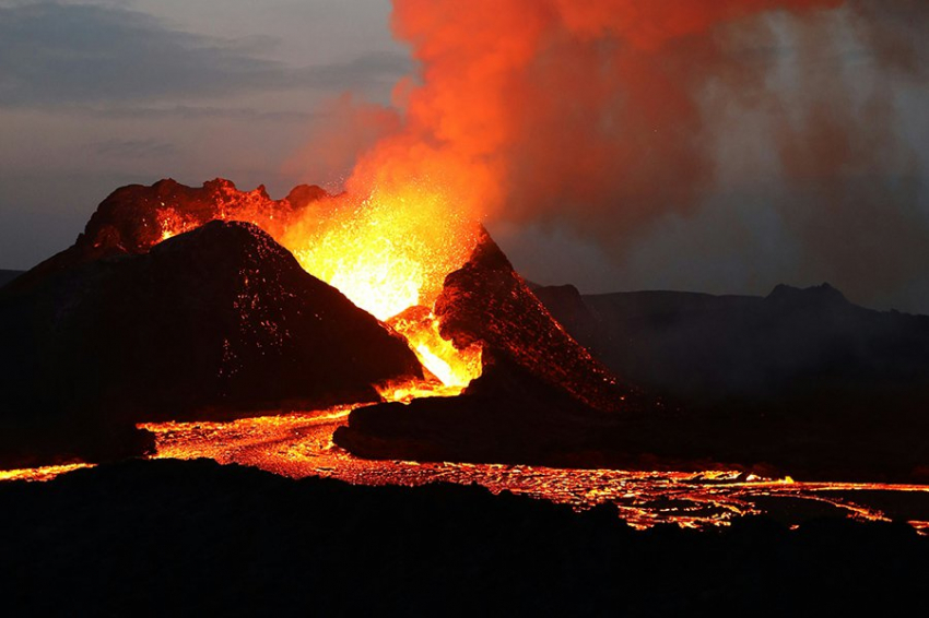 Извержение супервулкана показало, что могло заставить людей покинуть Африку