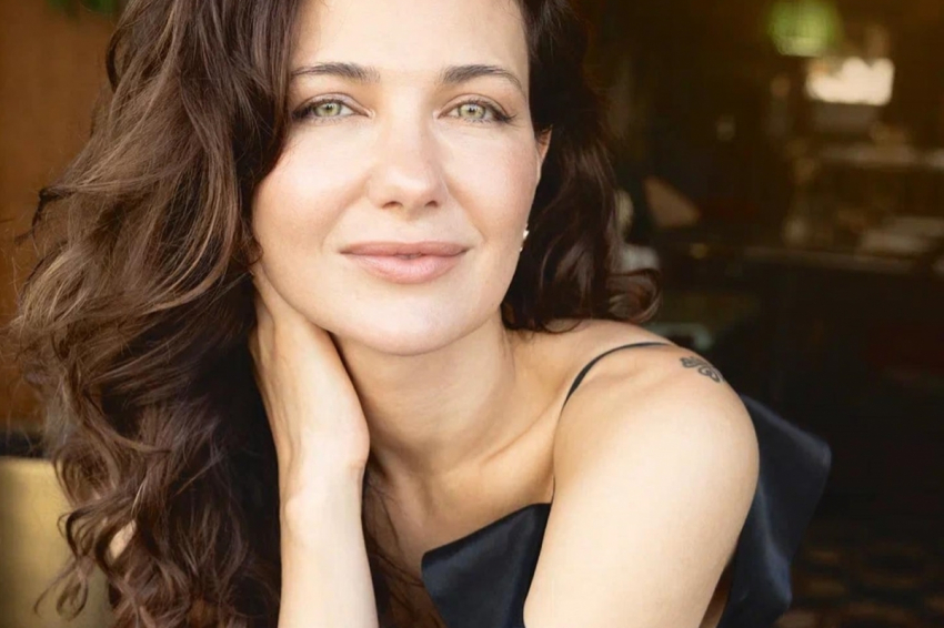 Актриса Климова показала фигуру в платье с откровенным декольтем: поразила образом