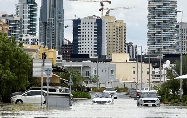 Более 2500 российских туристов ожидают вылета из ОАЭ после ливней