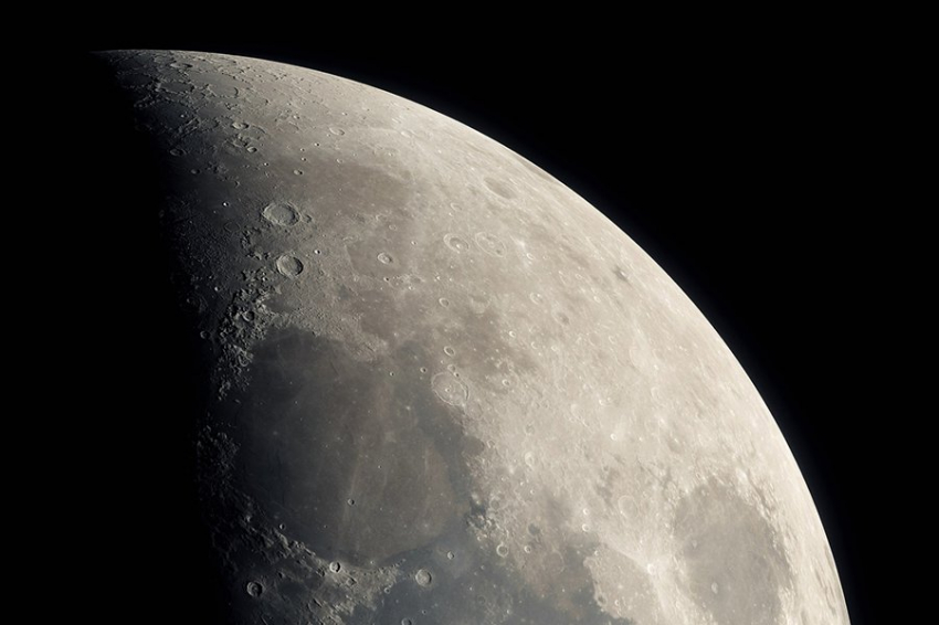 Ученые разгадали давнюю загадку «однобокой» геологии Луны