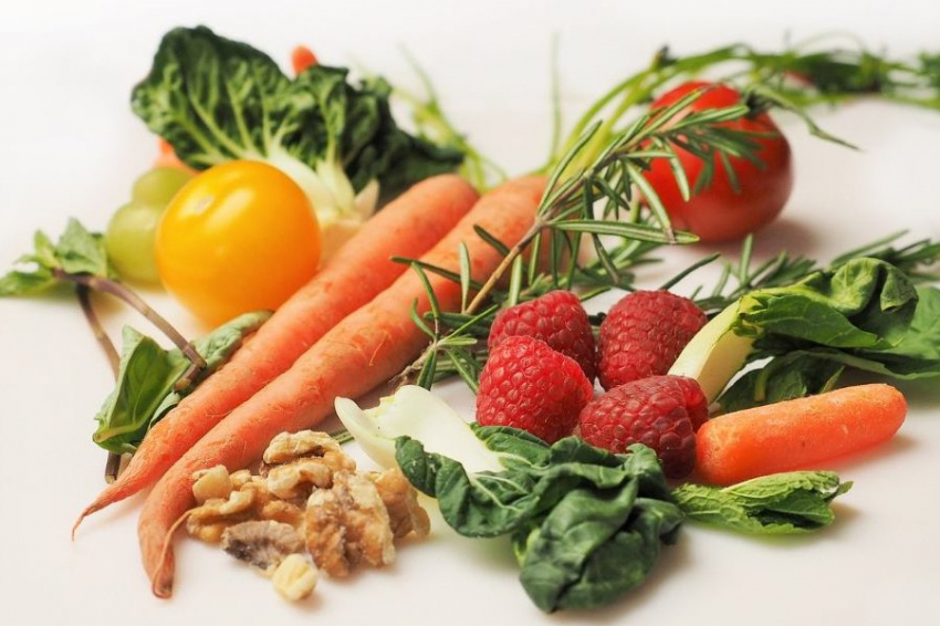 Специалисты назвали доступные продукты, которые помогут сохранить молодость кожи