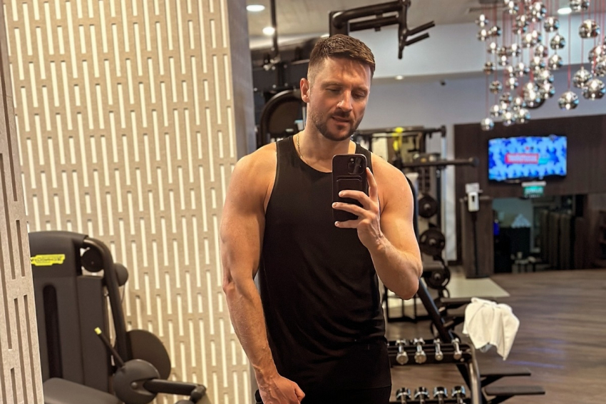 Певец Лазарев поспешно вывез детей из страны