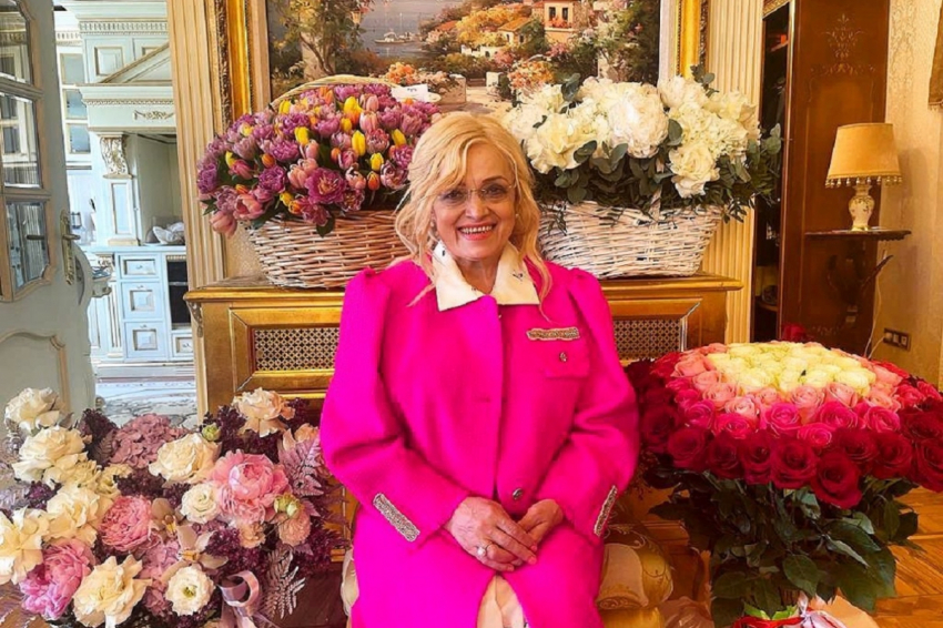 Певица Надежда Кадышева провела концерт после слухов о раке