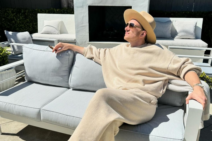 Уехавший из России актер Андрей Бурковский появился на премьере фильма в Каннах