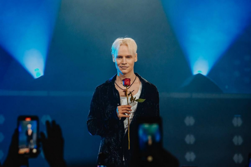 Певец SHAMAN расплакался на концерте в Самаре 9 июня 2024