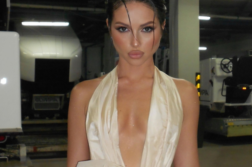 Певица Нюша снялась в прозрачном платье
