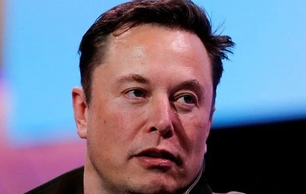 Маск вновь назвал Шольца глупцом и призвал его уйти в отставку после теракта в Германии