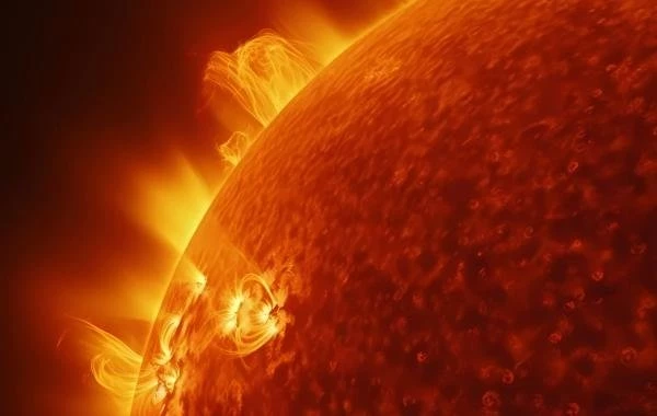 Магнитная буря 25.12.2024: метеопатов предупредили о головных болях и скачках давления