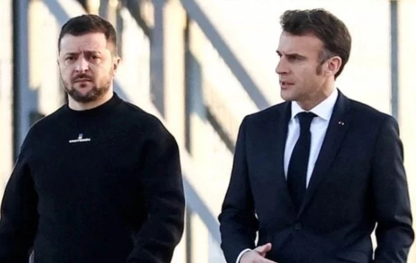 Медведев высмеял ситуацию с "отказавшимся" разговаривать с Макроном Зеленским