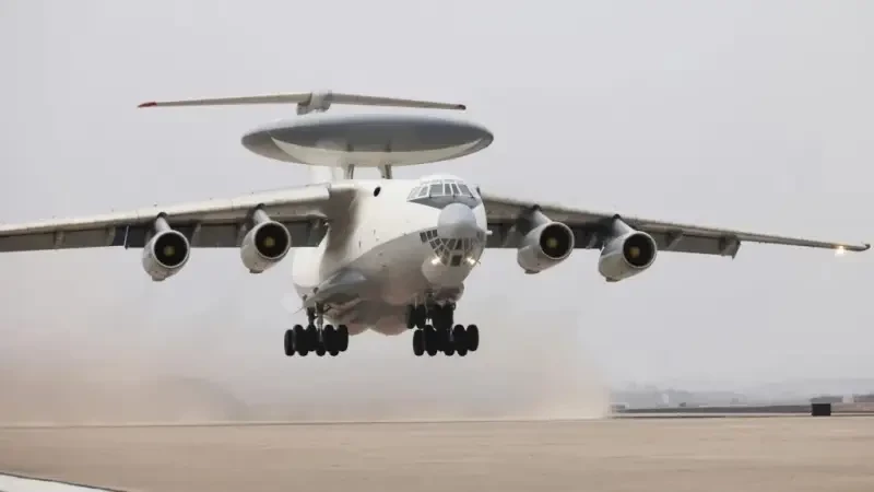 Первый северокорейский самолёт ДРЛОиУ совершил полёт: показан интерьер новой машины на базе Ил-76