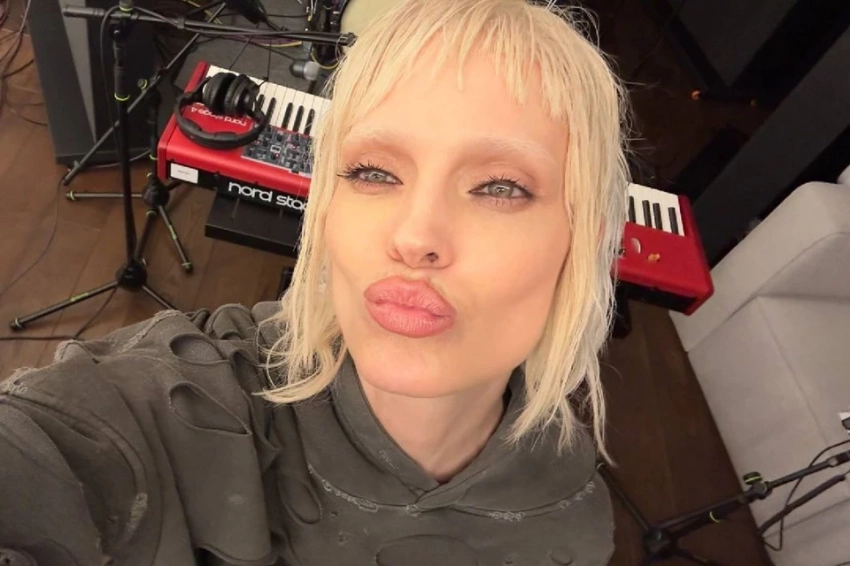 Лысая Глюкоза шокировала изменившимся лицом