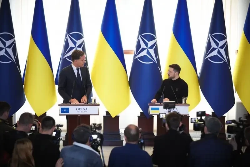 Украина обсуждает вопрос безопасности на Чёрном море с Британией и Францией, никакого отношения к этому региону не имеющим