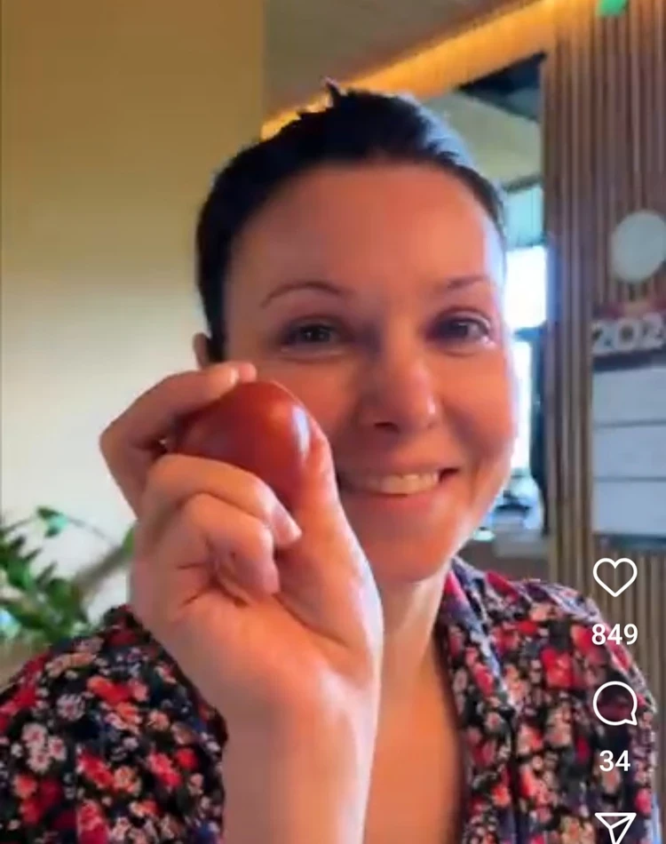 Как знаменитости готовятся к Пасхе: Кабо умывается святой водой, Газманов отправляет куличи на передовую, Дружинина принимает гостей