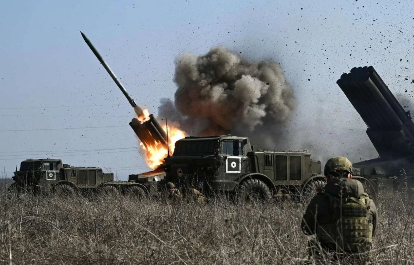 Юрий Подоляка в свежей сводке от 07.04.2025 сообщил о том, что ВС РФ продвинулись в направлении Дзержинска