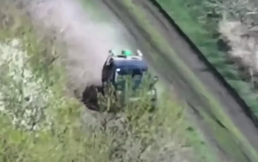 Никто не ушел: опубликованы кадры уничтожения пункта временной дислокации украинских боевиков, куда «привёл» пикап ВСУ