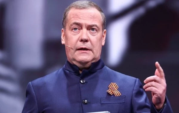 Медведев: Трамп "доломал" Киев расплачиваться за помощь ископаемыми