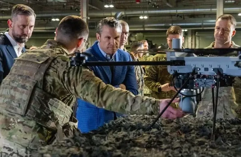 «Слишком много затрат»: Трамп не стал снимать с поста замешанного в утечках информации главу Пентагона Пита Хегсета