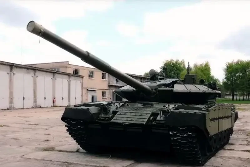 «Огневая мощь и защита»: Белоруссия представила на выставке вооружений в Минске новый модернизированный танк Т-72БМ2