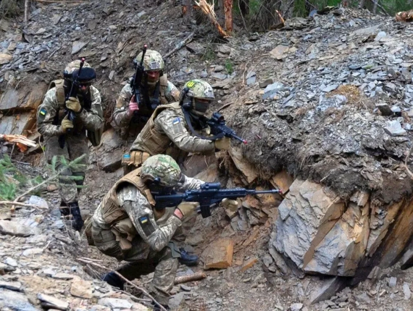 Сообщается о попытках ССО Украины малыми группами прорваться в Курскую область в районе посёлка Новый Путь