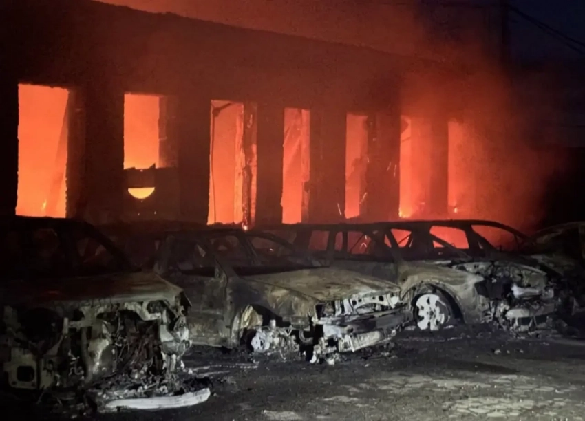 Удары ВС РФ по промзоне Запорожья: масштабный пожар на производственных площадках украинского ВПК