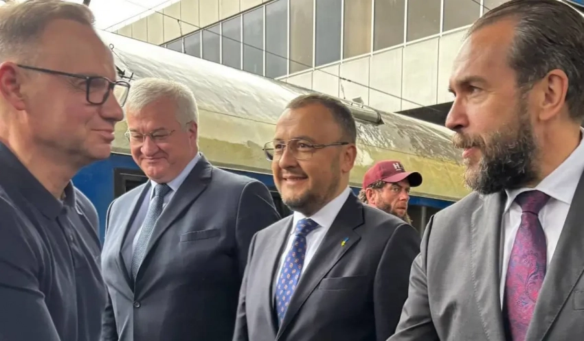 Готовят «польский Ростов» для Зеленского? - обсуждается возможная цель визита в Киев уходящего с президентского поста Дуды