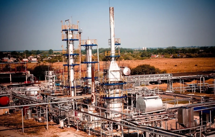 Обломки украинского дрона упали на территорию Ильского НПЗ в Краснодарском крае