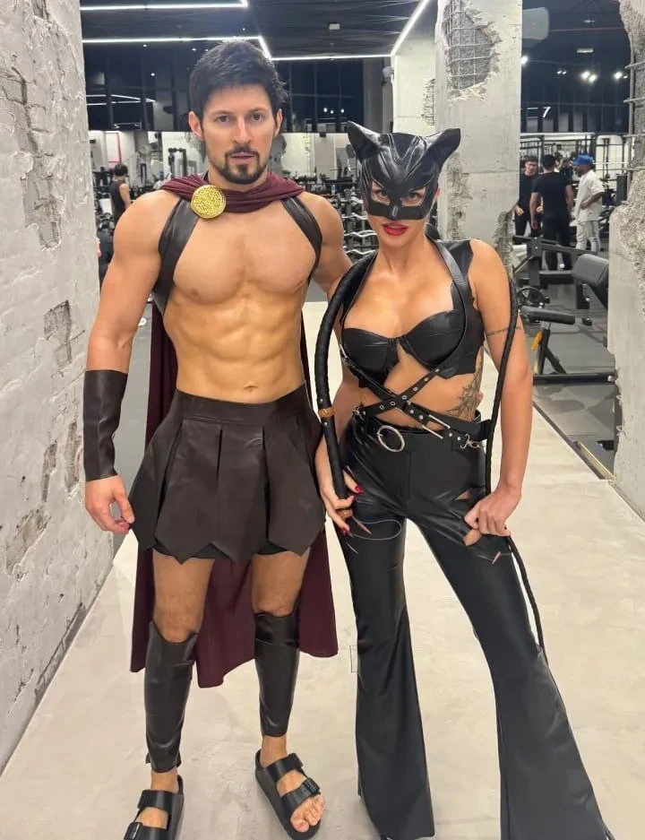 "Тот самый блин на дне тарелки". В сети шутят над новым фото Павла Дурова с празднования Хэллоуина