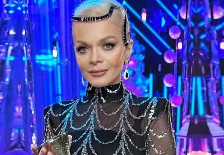 Лариса Долина дала показания в суде по делу о мошенничестве и рассказала, что занимала деньги у знакомых, чтобы отдать аферистам