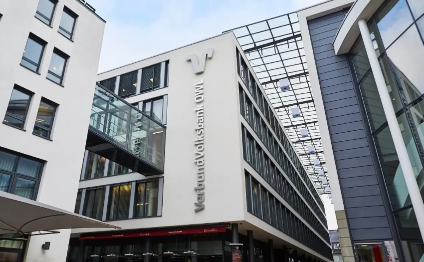 «Политически мотивированное решение»: немецкие банки закрыли счета партии АдГ