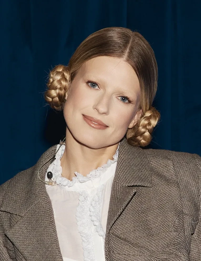 Софья Эрнст, Елена Яковлева, Алексей Учитель, Дмитрий Дибров и невестка Валентины Матвиенко на церемонии вручения премии "Вызов"