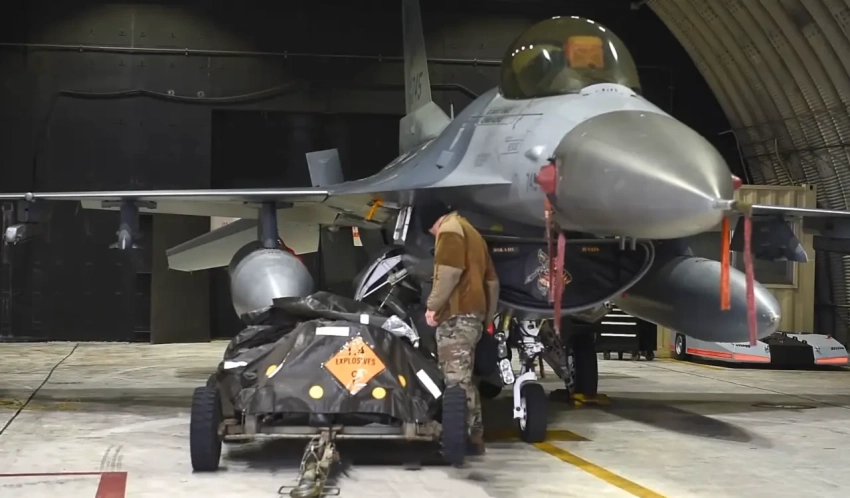 В Южной Корее истребитель F-16С врезался в гору