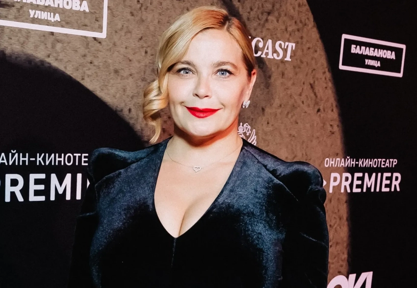 47-летнюю Ирину Пегову заподозрили в тайной свадьбе с бойфрендом на 10 лет младше неё