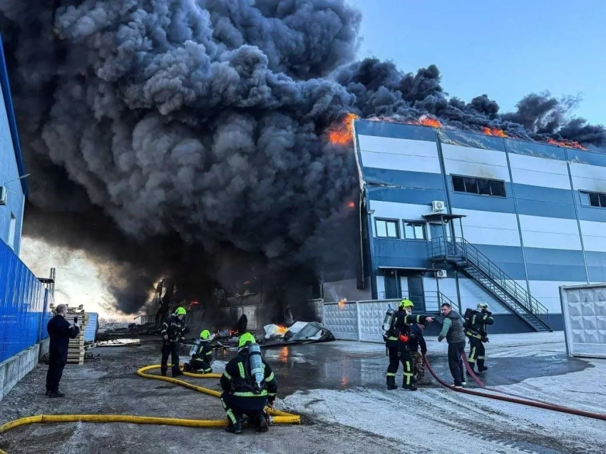 Западным журналистам не ответили на вопрос, что сгорело на складах в Киеве