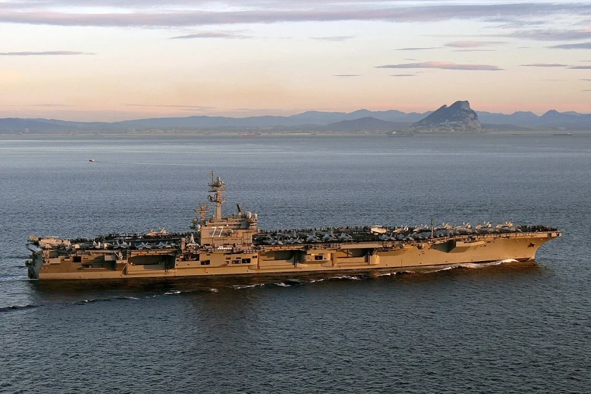 Третий авианосец ВМС США USS George H. W. Bush отправился на Ближний Восток